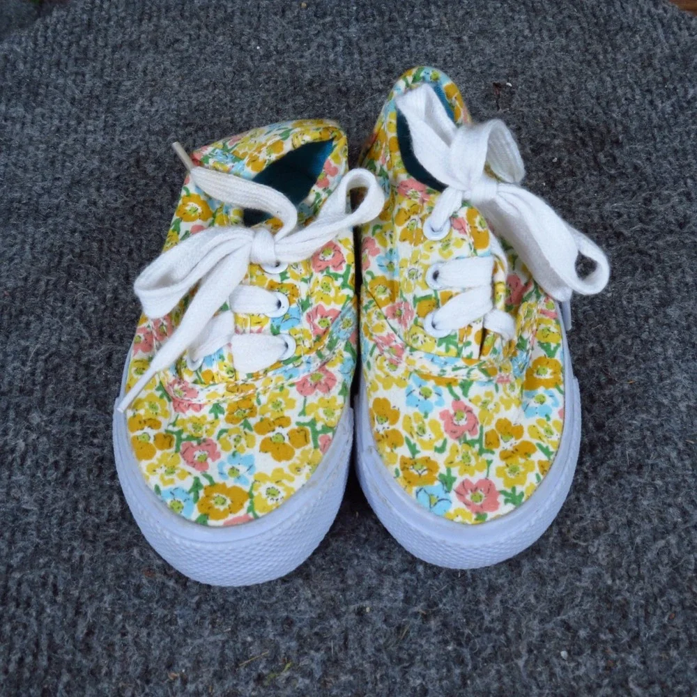 Circo Floral Girls Sneaker Size 5 Playtime Yellow Canvas Low Top Shoes